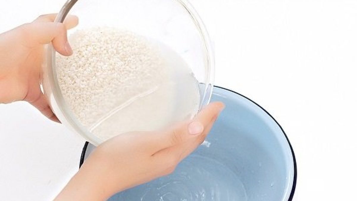 Nước vo gạo có nhiều vitamin giúp dưỡng trắng hiệu quả