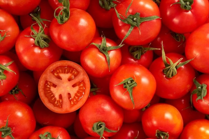 Dùng cà chua làm mặt nạ cũng là một giải pháp đơn giản và tiết kiệm