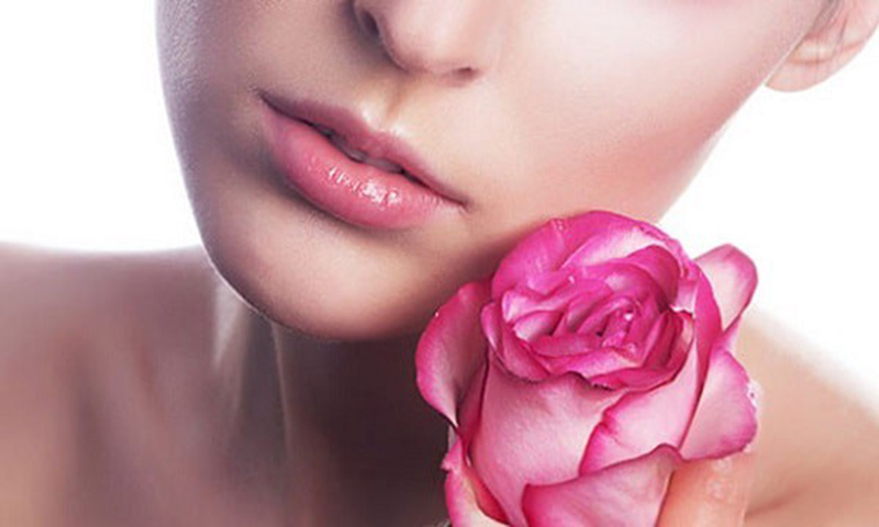 Hoa hồng giúp môi hồng tự nhiên