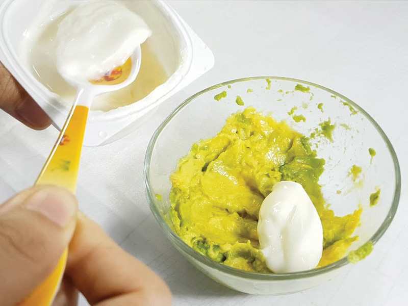 Hỗn hợp dưỡng ẩm từ bơ và sữa chua là hỗn hợp hoàn hảo cho làn da khô