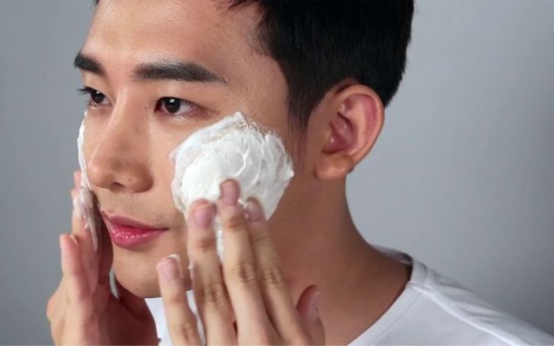                    Làm sạch da mặt ở nam giới hết sức quan trọng