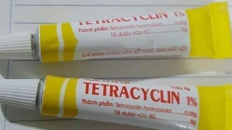 Tetracyclin là loại thuốc mỡ bôi sau phun môi phổ biến nhất hiện nay