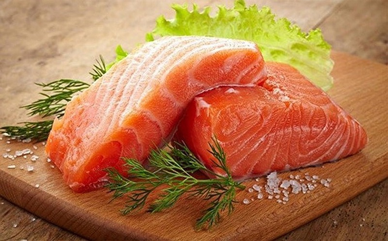 Trong cá giàu Omega 3, vitamin có khả năng hồi phục độ ẩm và nuôi dưỡng làn da, chống lão hóa