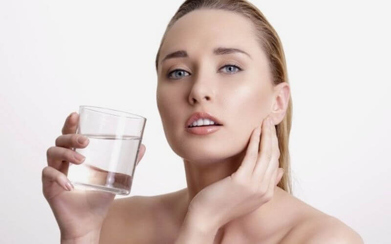 Nước giúp duy trì độ đàn hồi cho da