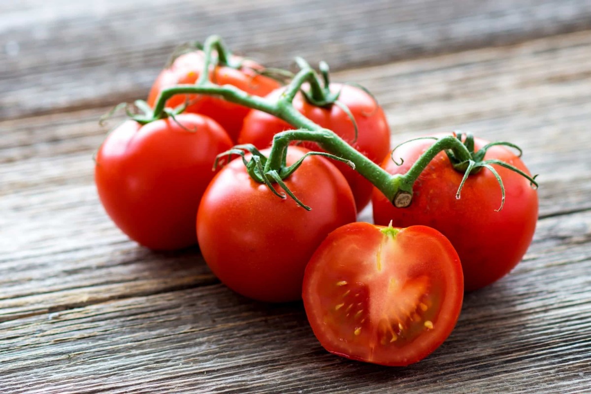 Cà chua chứa hàm lượng cao Vitamin E trị thâm mụn hiệu quả