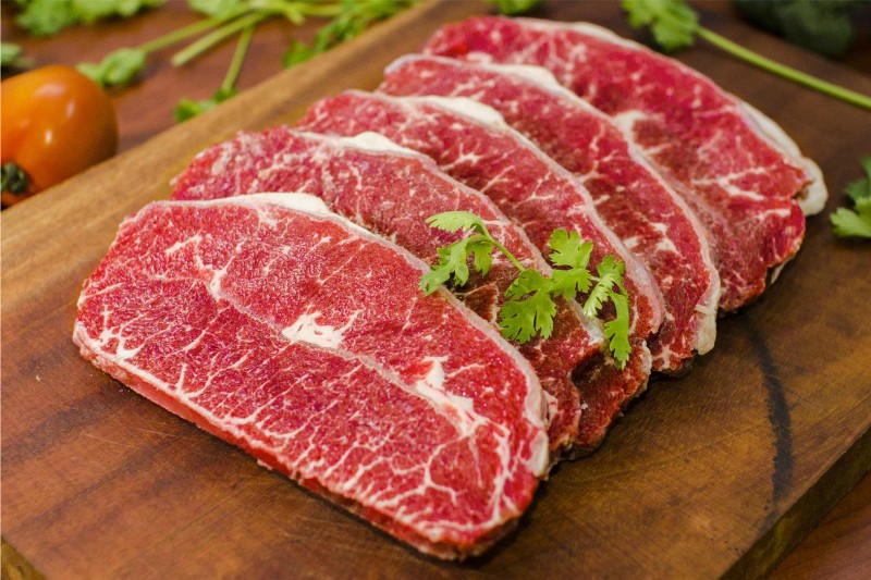 Thịt bò là câu trả lời cho câu hỏi bị sẹo kiêng ăn gì, bởi thịt bò có thể khiến da hình thành sẹo lồi và thâm