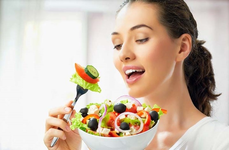           Bạn nên cung cấp các chất vitamin, rau xanh thường xuyên cho cơ thể