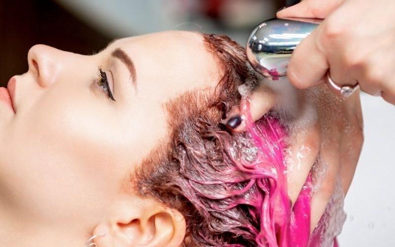 Hạn chế gội đầu liên tục và chọn dầu gội chuyên dụng cho tóc tẩy nhuộm