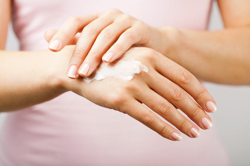 Kem Sica White dạng lotion rất dễ sử dụng và không gây nhờn dính khó chịu
