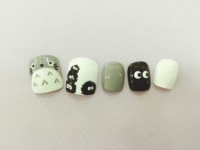 Mẫu nail hoạt hình Totoro xinh xắn, đơn giản