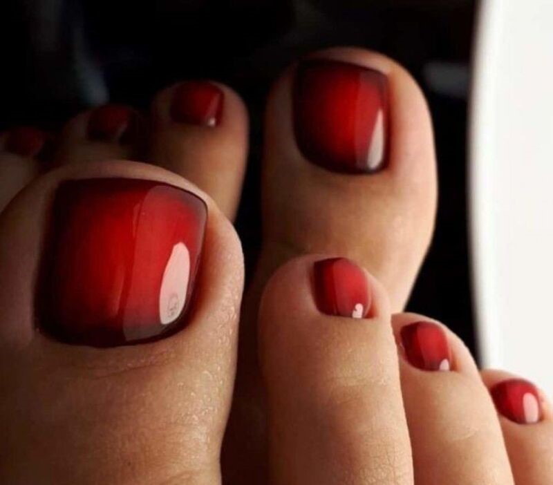 Mẫu nail chân với cách sơn ombre độc đáo, ấn tượng