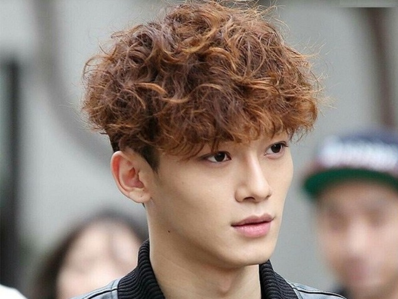 Chen (EXO) với tạo kiểu đầu nấm rối