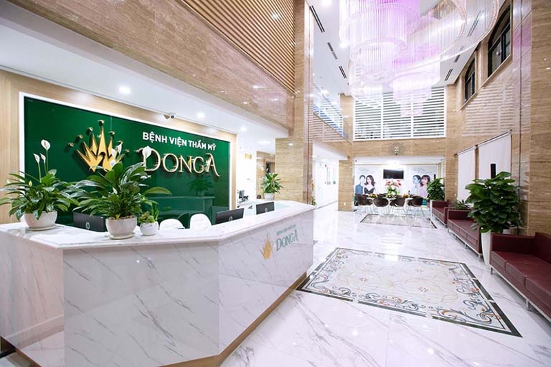 Bệnh viện thẩm mỹ Đông Á cung cấp dịch vụ phun môi nano và phun môi collagen hiện đại, bền màu