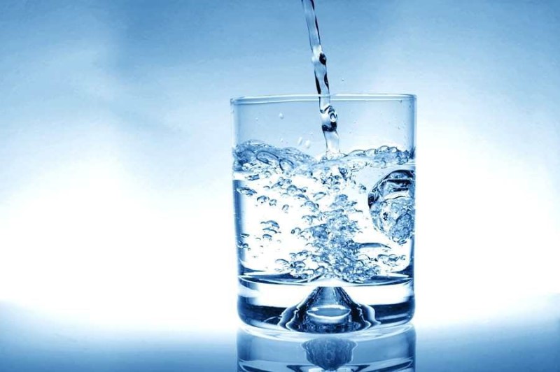 Nước giúp cải thiện tình trạng môi bị nhăn
