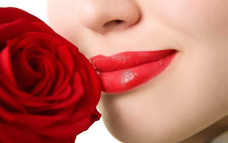 Phun môi từ 3-5 ngày thì có thể được hôn