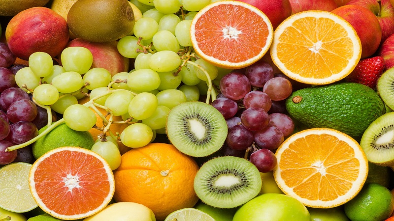 Phun môi nên ăn nhiều trái cây chứa vitamin C, A, E