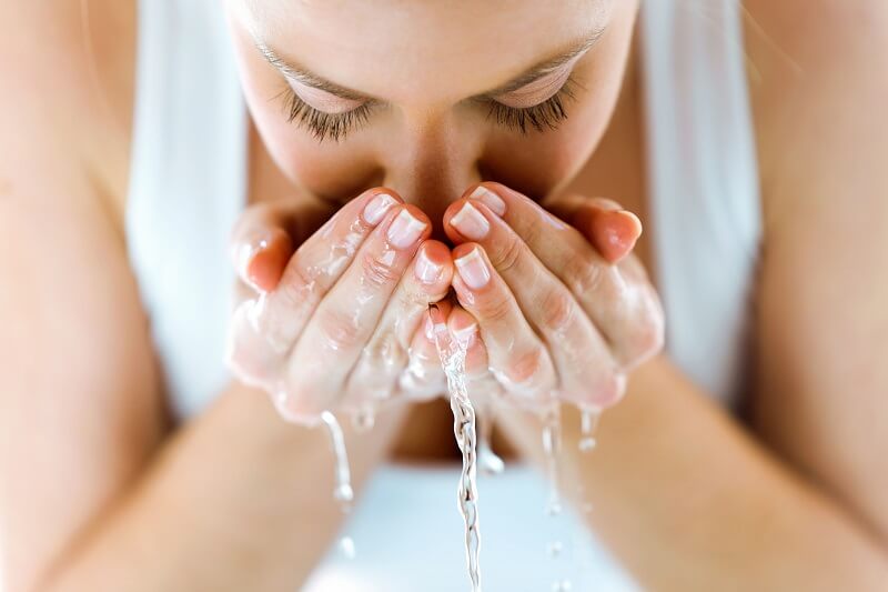 Nước là nhân tố ảnh hưởng đến khả năng bình phục của môi sau phun
