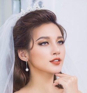 Makeup cô dâu tone Tây mang đến vẻ đẹp gợi cảm, quyến rũ và đầy ấn tượng